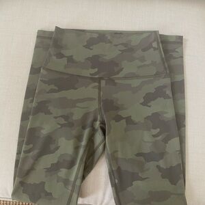 Lululemon NWOT Camo Align Pants, 7/8 length, size 4